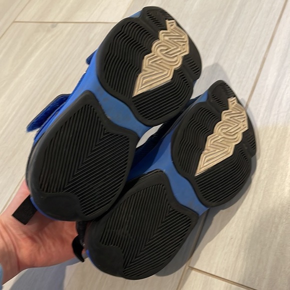 Nike Jordan little Kids' Zion 2 Sneakers, size 1 - Picture 5 of 6